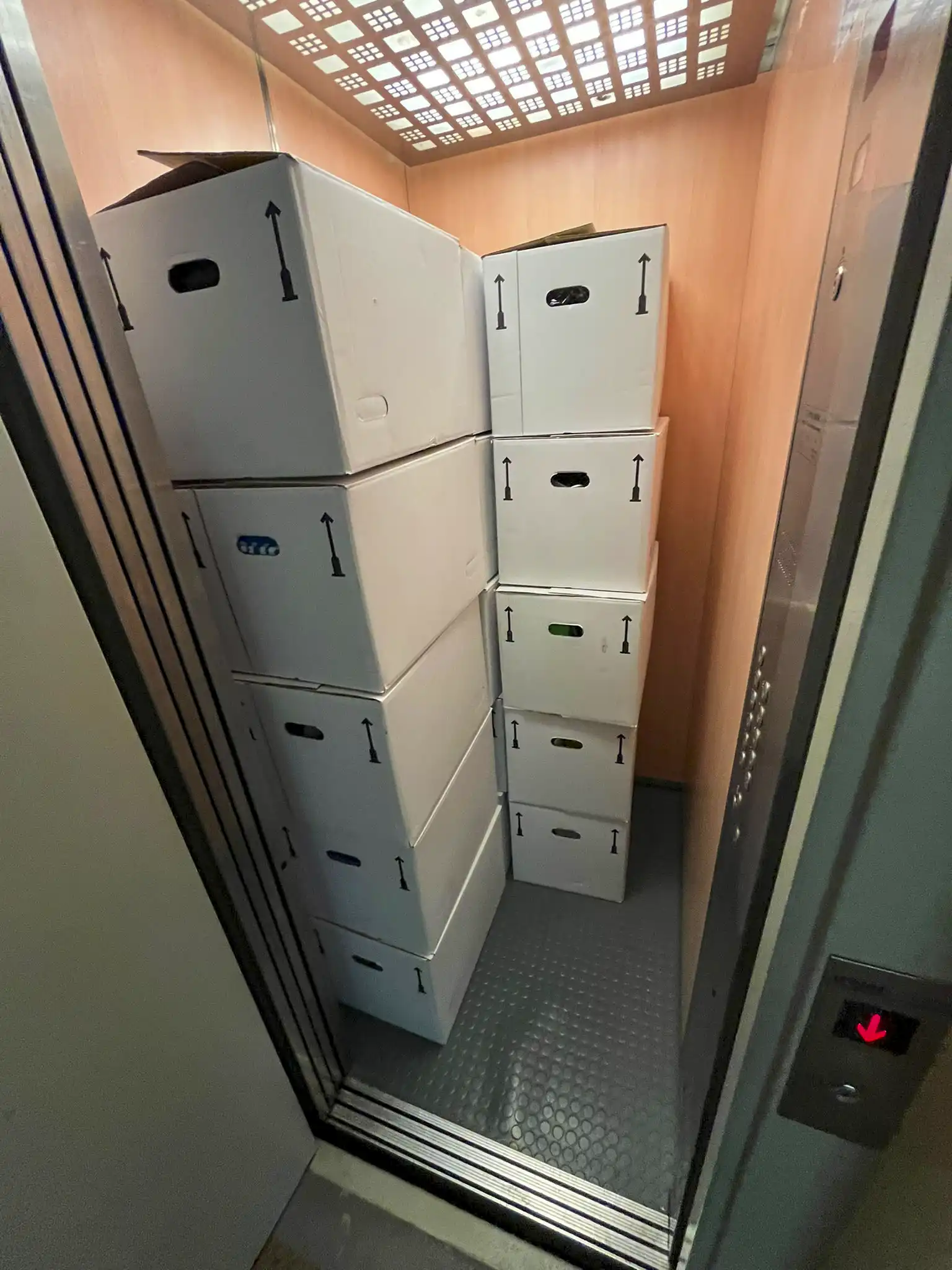 Kartony przeprowadzkowe przygotowane do transportu